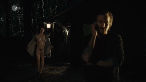 Anne Weinknecht - Pussy Scenes in Kommissarin Heller s01e09 (2019)